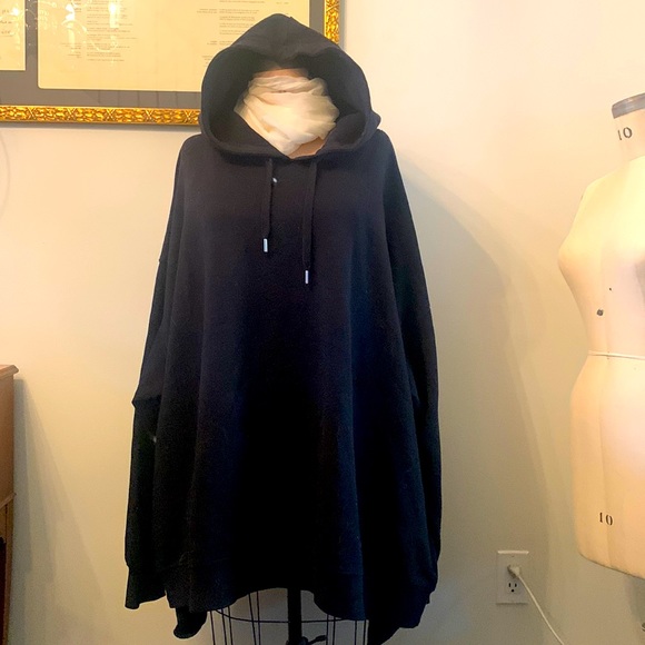 H&M Tops - H&H Long, Oversized , black cuddly hoodie